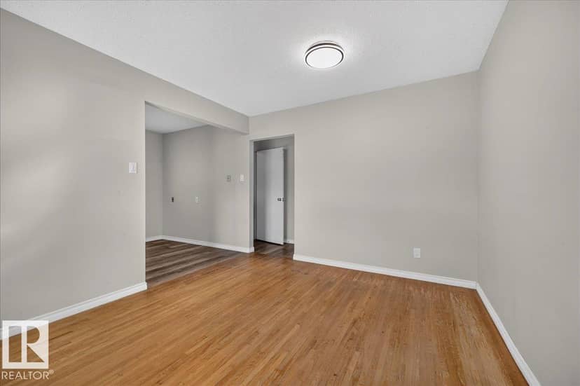 10716 51 AV NW — photo 14 of 40