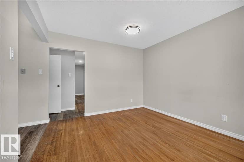 10716 51 AV NW — photo 15 of 40