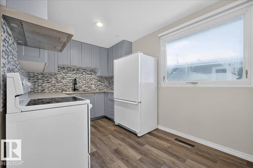 10716 51 AV NW — photo 20 of 40