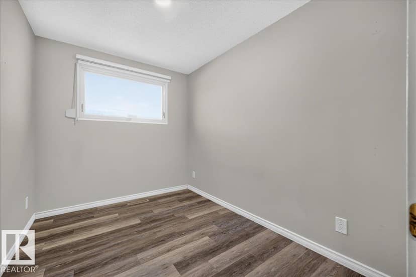 10716 51 AV NW — photo 25 of 40