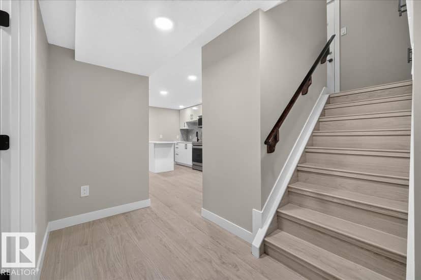 10716 51 AV NW — photo 34 of 40