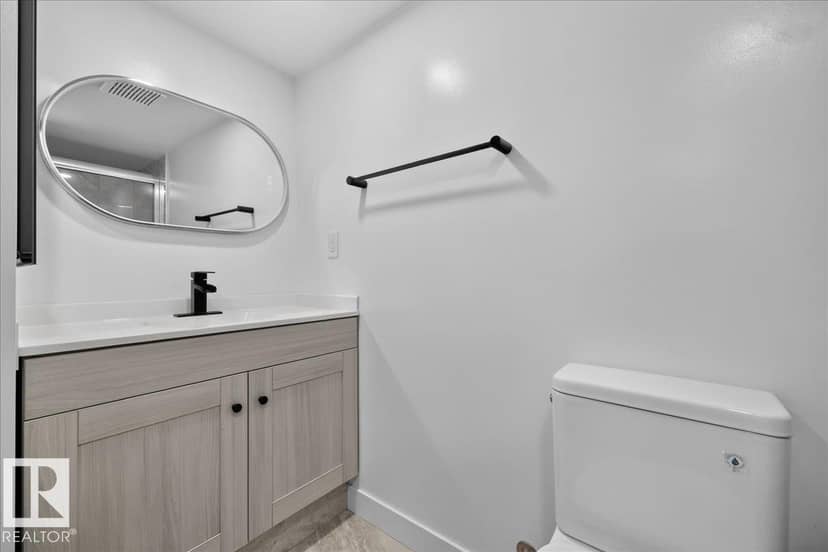 10716 51 AV NW — photo 35 of 40