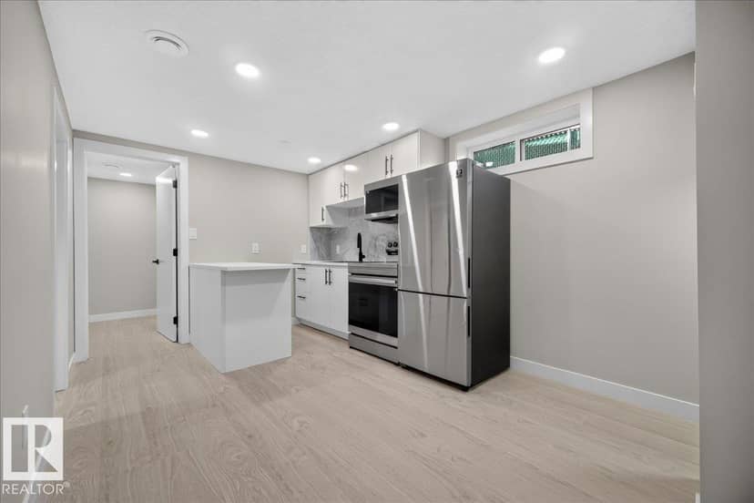 10716 51 AV NW — photo 37 of 40
