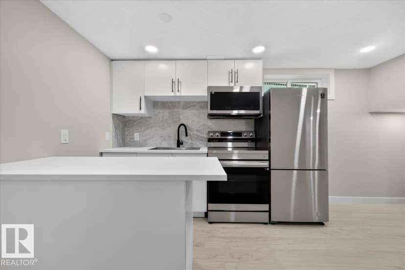 10716 51 AV NW — photo 40 of 40
