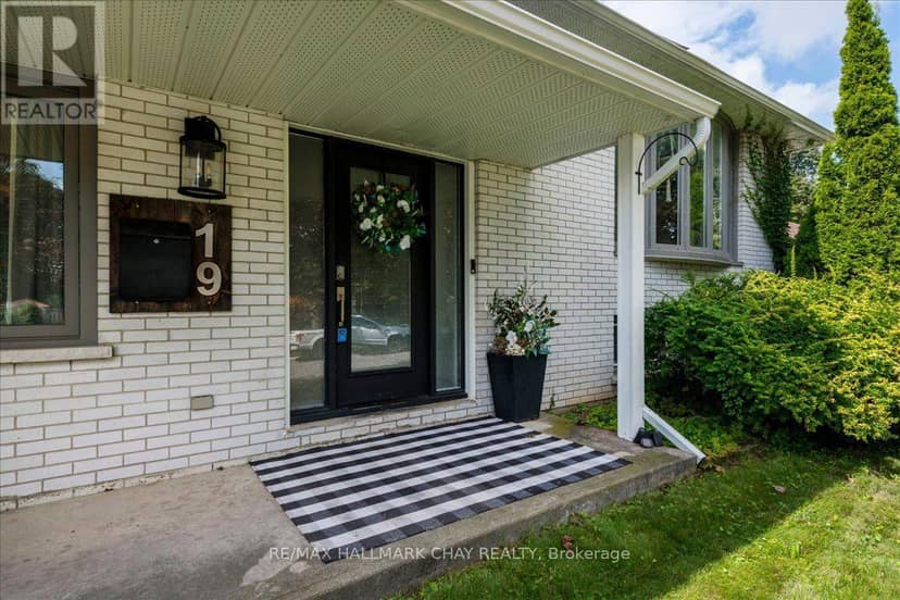 19 Highcroft Road — photo 3 of 40