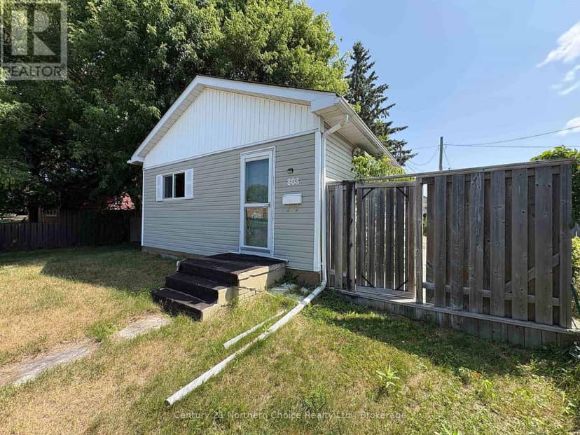 808 Portage Avenue, Fort Frances, photo 2