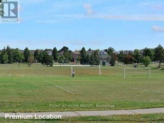 34 - 2665 Thomas Street — photo 28 of 36