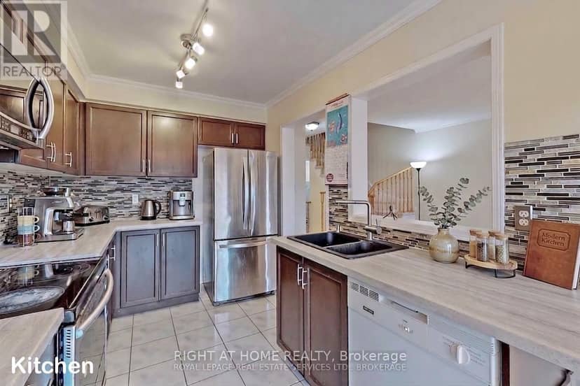 34 - 2665 Thomas Street — photo 8 of 36