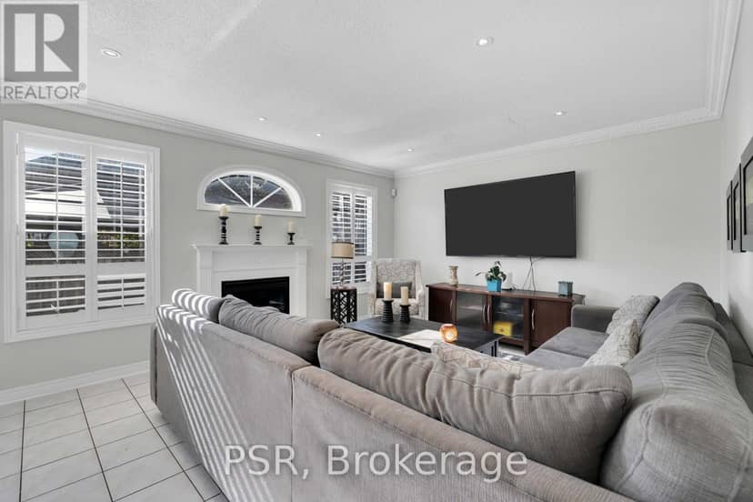 10 Baccarat Crescent — photo 8 of 40