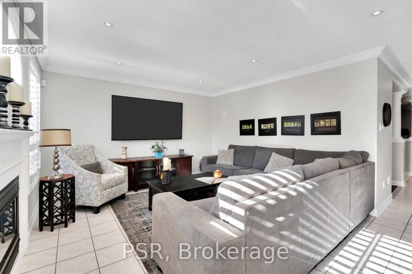 10 Baccarat Crescent — photo 9 of 40