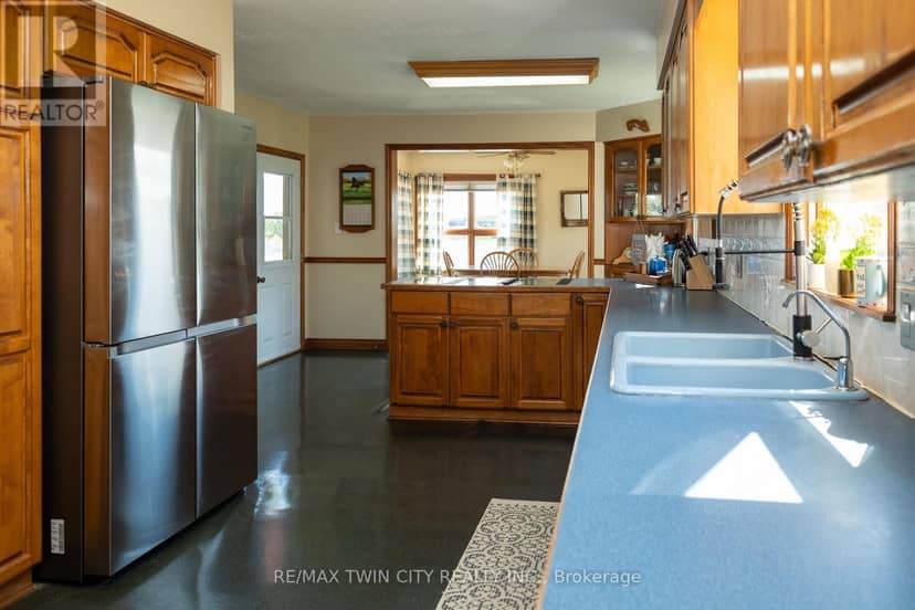 2173 Cockshutt Road — photo 31 of 37