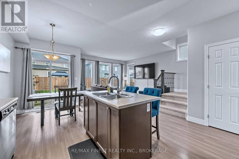 115 Dr Richard James Crescent — photo 13 of 33