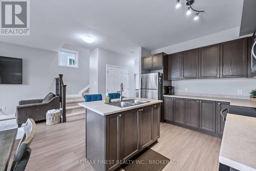 115 Dr Richard James Crescent — photo 14 of 33