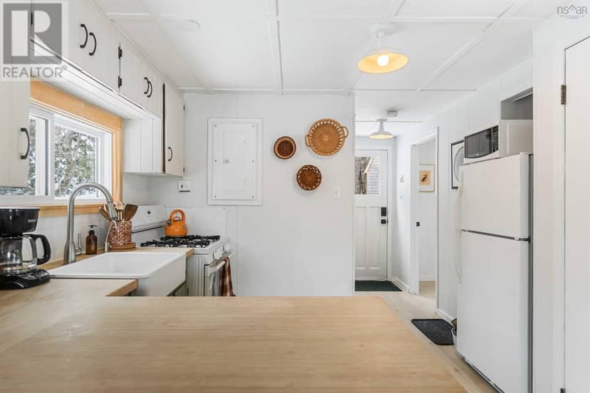 110 East Lake Road — photo 20 of 30