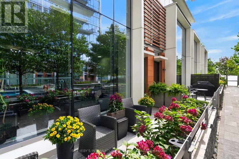 TH 114 - 29 Queens Quay E — photo 1 of 40