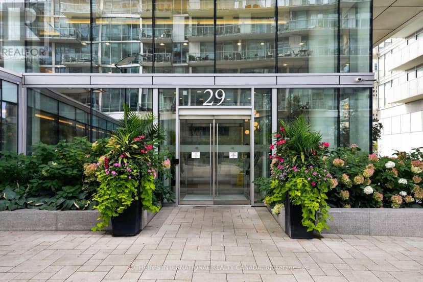 TH 114 - 29 Queens Quay E — photo 6 of 40