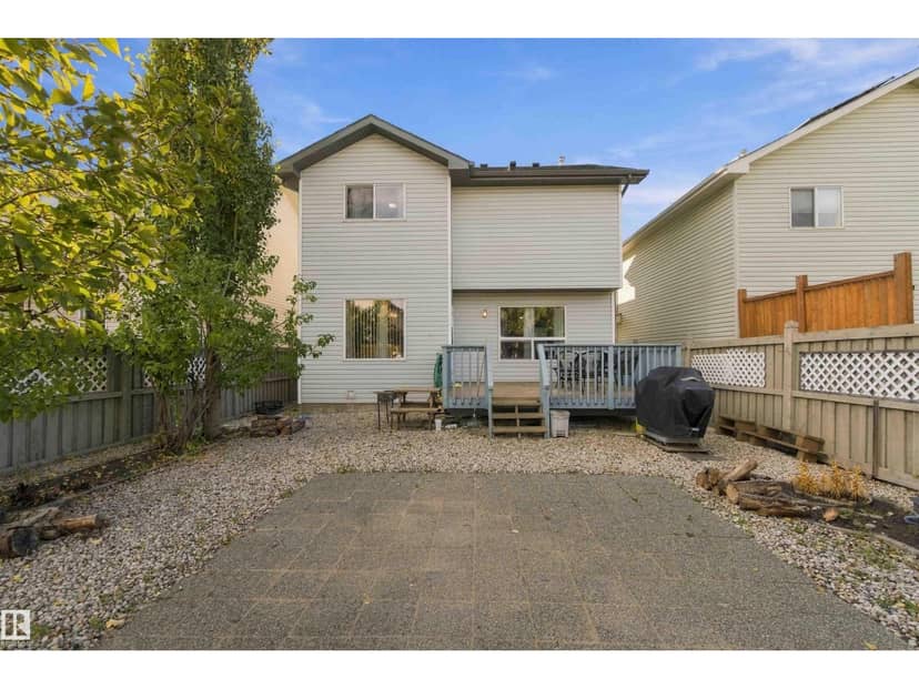 3524 McLean Cr SW — photo 13 of 40