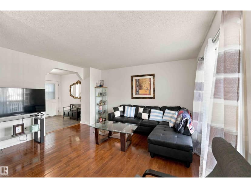 3524 McLean Cr SW — photo 19 of 40