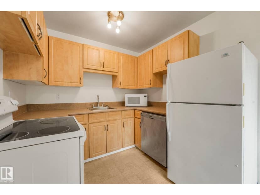 144 Roseland Vg NW — photo 12 of 40