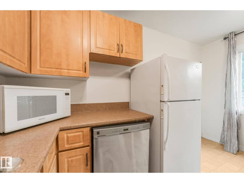 144 Roseland Vg NW — photo 14 of 40