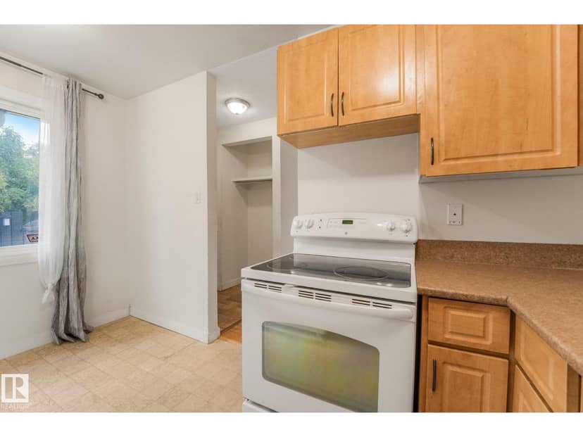 144 Roseland Vg NW — photo 15 of 40