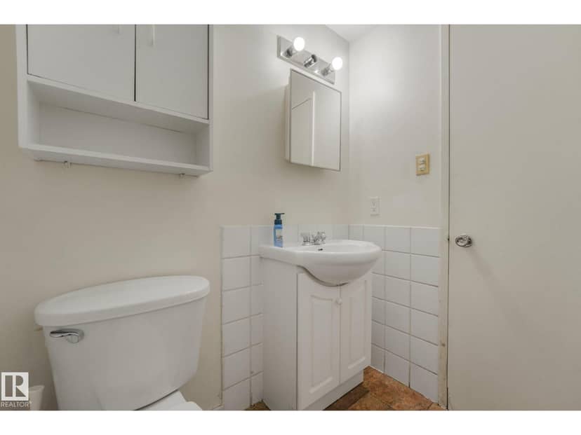 144 Roseland Vg NW — photo 19 of 40