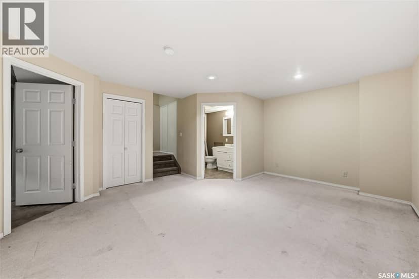 110 East Hampton BOULEVARD — photo 18 of 39