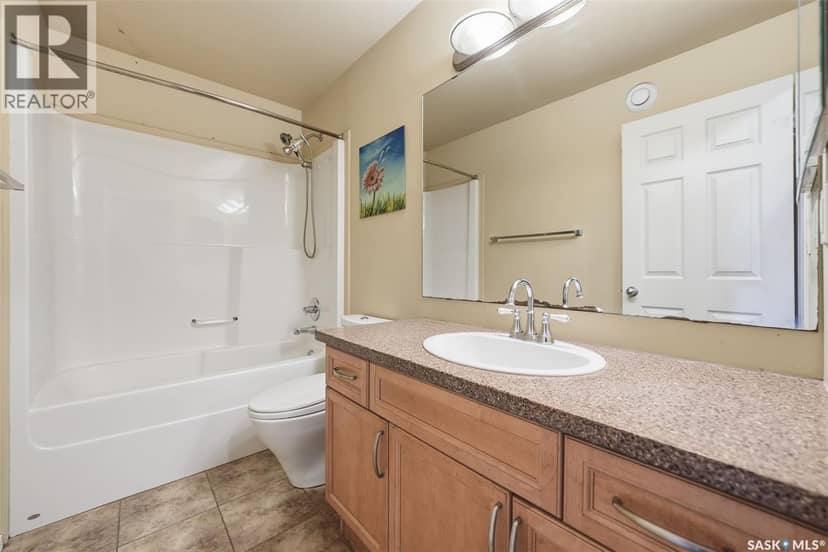 110 East Hampton BOULEVARD — photo 14 of 39