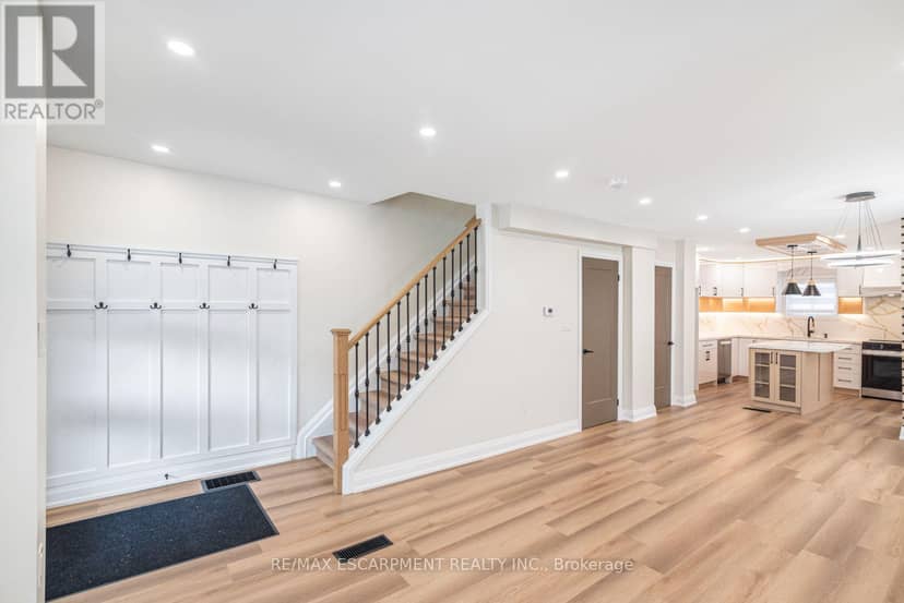 250 Rosslyn Avenue N — photo 10 of 40
