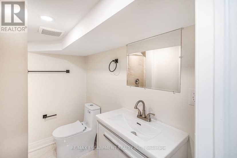 250 Rosslyn Avenue N — photo 30 of 40