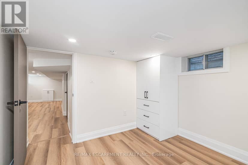 250 Rosslyn Avenue N — photo 32 of 40