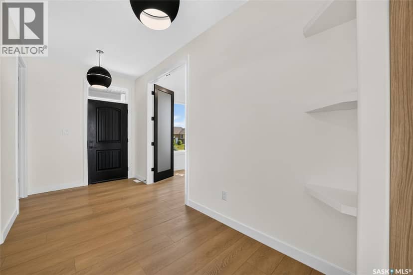74 Emerald RIDGE E, White City, photo 2