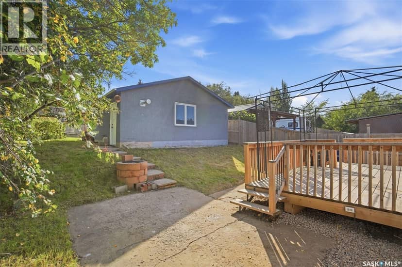 3805 Diefenbaker DRIVE — photo 15 of 34