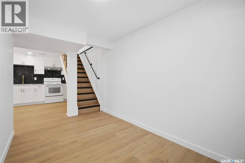 3805 Diefenbaker DRIVE — photo 18 of 34