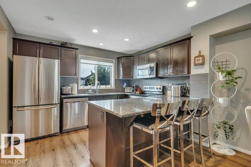 723 Secord Bv NW — photo 15 of 40