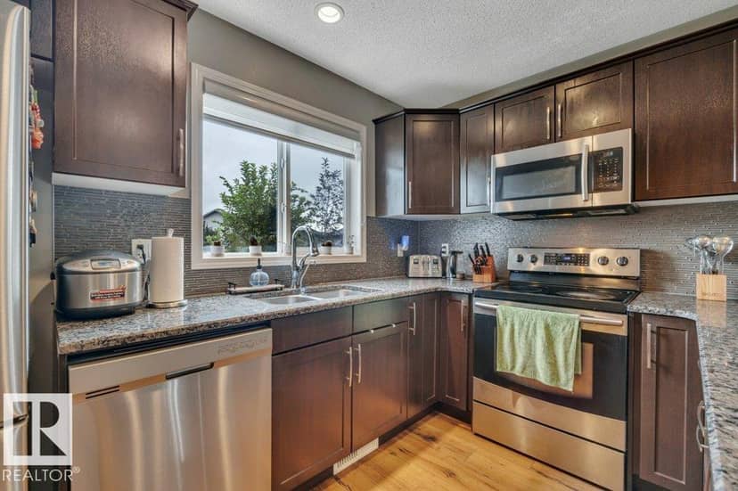 723 Secord Bv NW — photo 16 of 40