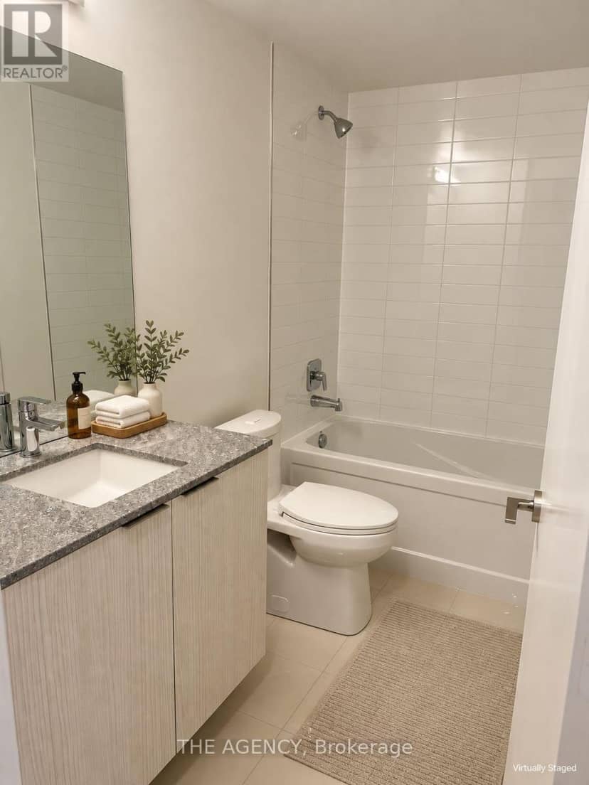 208 - 158 Front Street E — photo 8 of 15