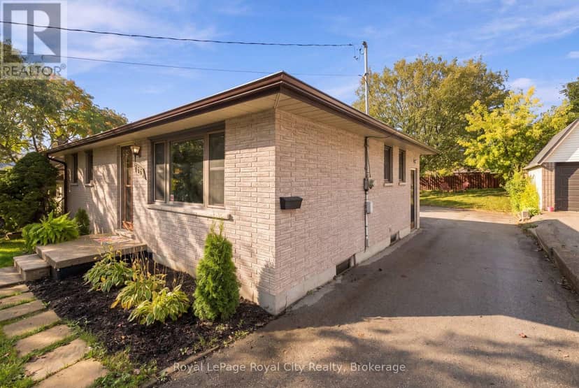 166 Victoria Road N — photo 18 of 30