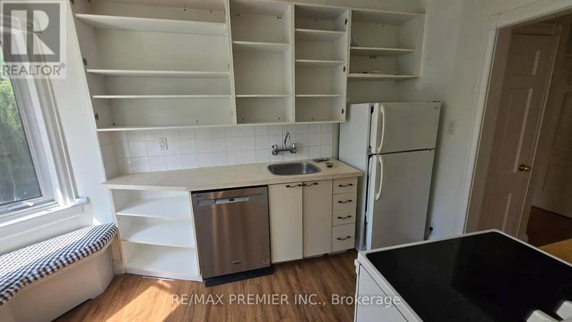 1342 Avenue Road — photo 11 of 16