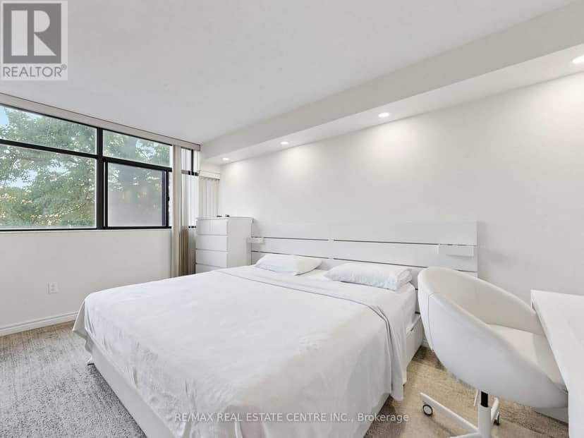 207 - 100 Antibes Drive — photo 18 of 30