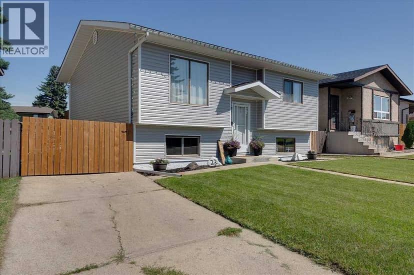 22 Greenham Drive, Red Deer, photo 3