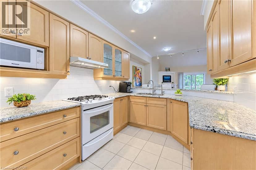222 CHESTNUT HILL Crescent — photo 13 of 40