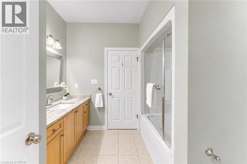 222 CHESTNUT HILL Crescent — photo 23 of 40