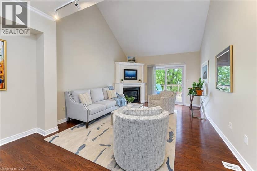 222 CHESTNUT HILL Crescent — photo 16 of 40
