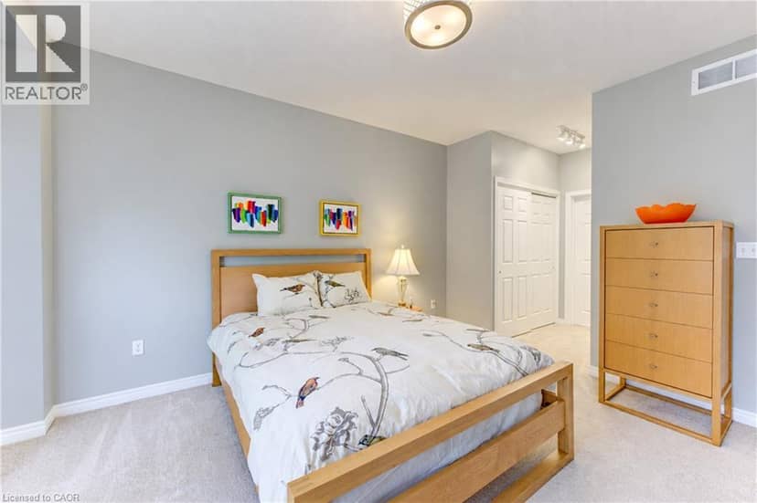 222 CHESTNUT HILL Crescent — photo 21 of 40