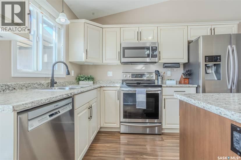 622 Rosewood BOULEVARD W — photo 15 of 40