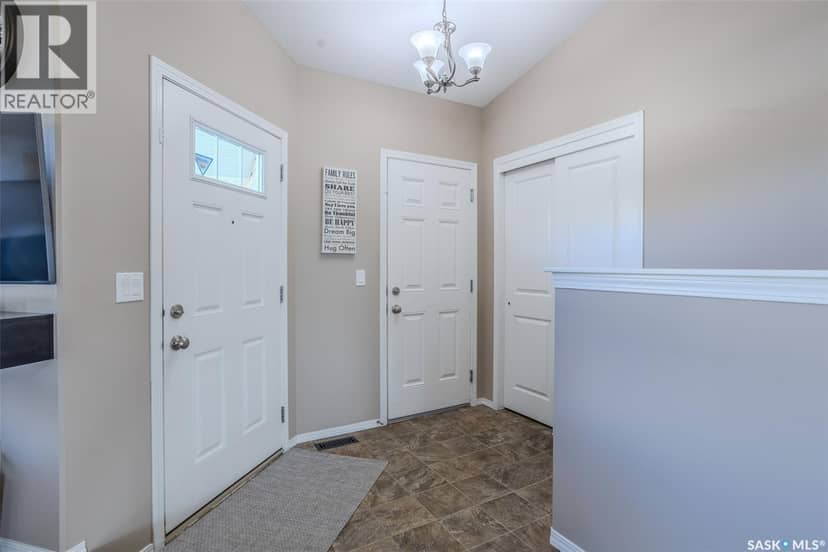 622 Rosewood BOULEVARD W — photo 6 of 40