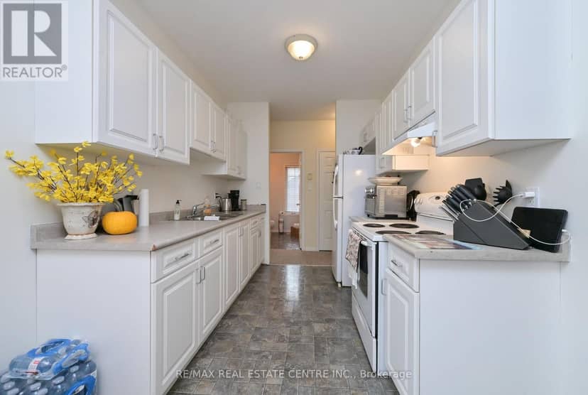 300 A Broadway — photo 10 of 22