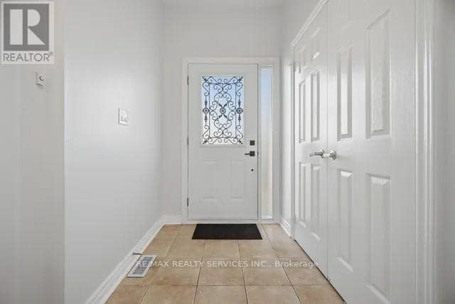 160 Marycroft Court, Brampton, photo 2