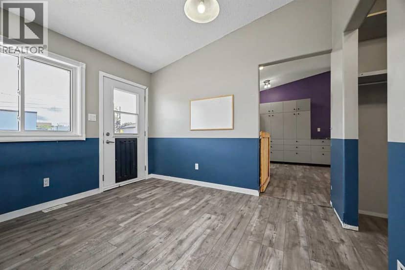 5003 46 Street — photo 10 of 24